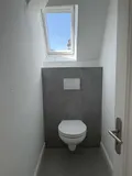 Separates WC mit Fenster