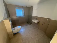 Haupt-Badezimmer im UG