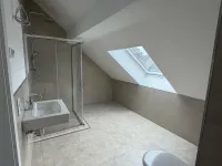 Hauptbadezimmer im Spitzboden
