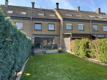 Jetzt neu: Haus zum Kauf in Moers