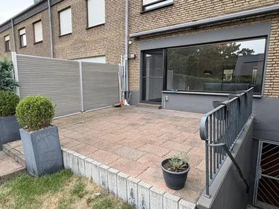 Blick auf die leere Terrasse