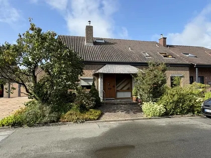 Jetzt neu: Haus zum Kauf in Kamp-Lintfort