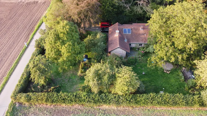 Blick auf Haus  und  Garten
