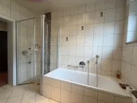 ... Wanne und Dusche