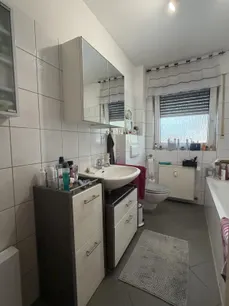 Bad mit Dusche und Wanne