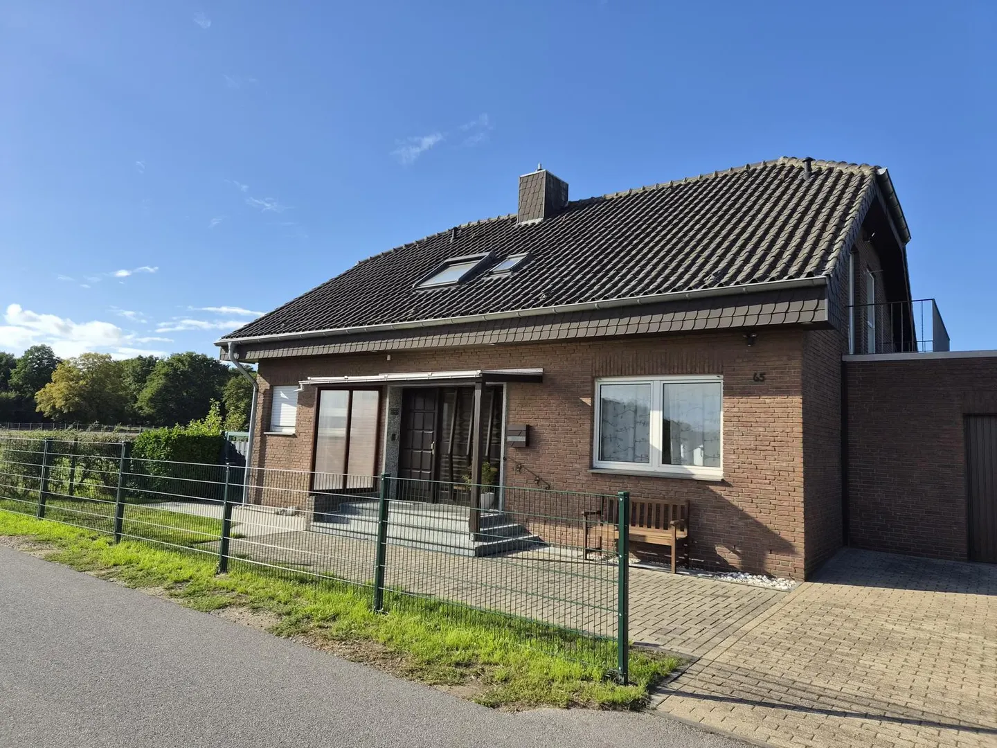 Großzügiges Einfamilienhaus in ländlichem Außenbereich von Moers-Repelen