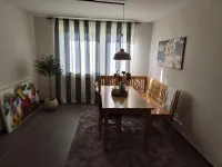 ... mit angrenzendem Essbereich