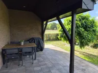teilweise überdacht