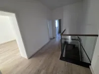 Flur mit Treppe ins Souterrain
