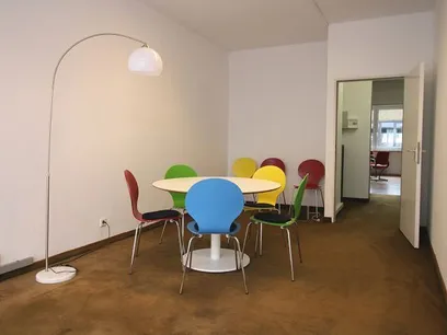 kleines Büro OG (kann mit Nebenraum verbunden werden)
