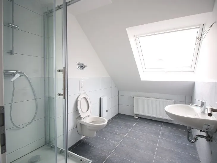 Tageslichtbad mit Dusche