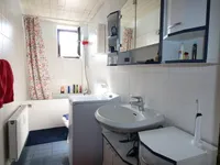 Wannenbad mit Fenster