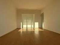 Wohnzimmer mit offener Küche