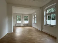 Gewerbe EG links mitte