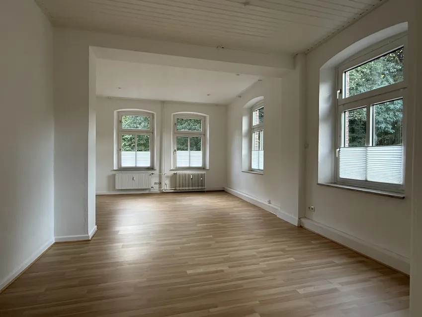 Gewerbe EG links mitte