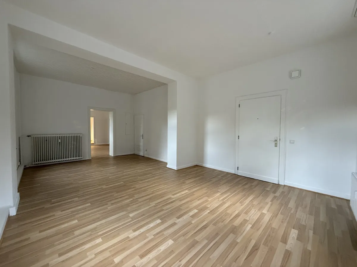 Gewerbe EG links vorne