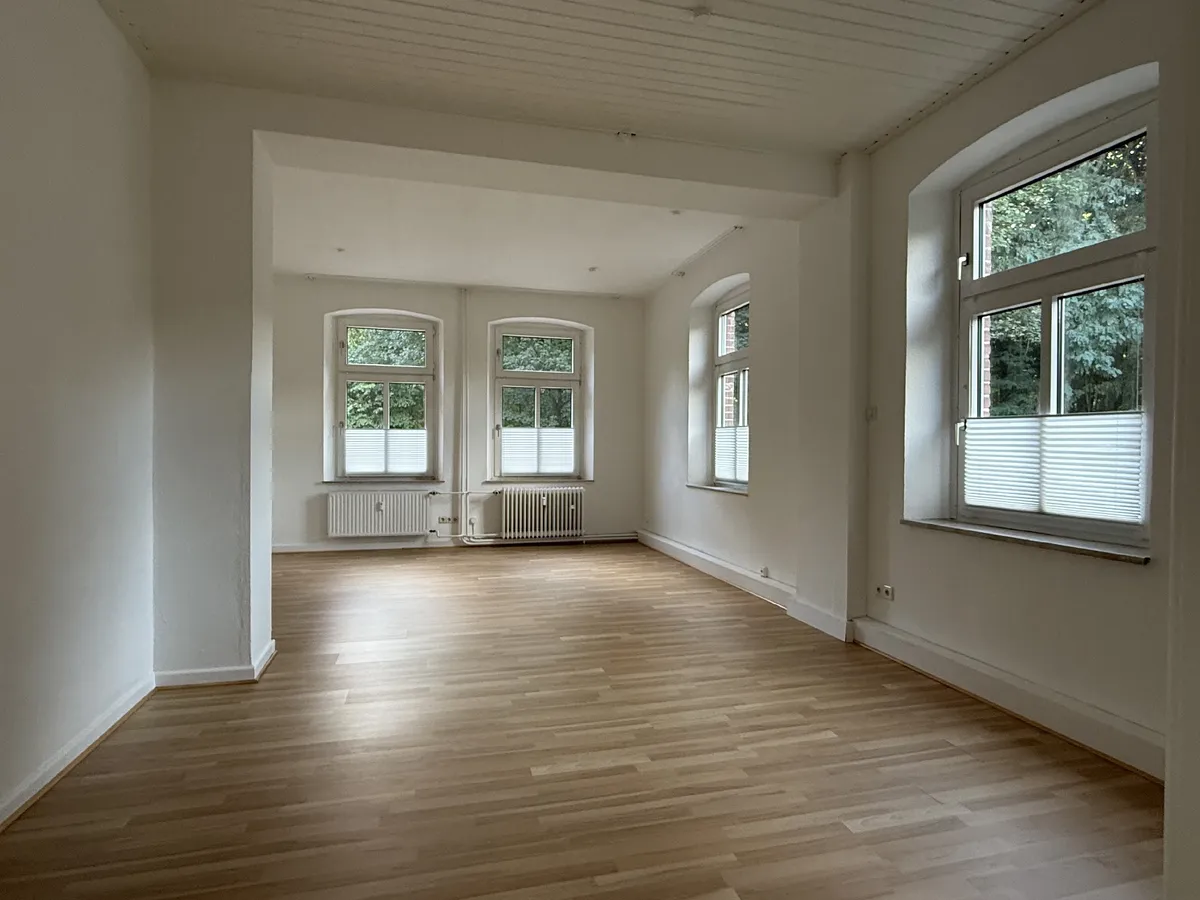 Gewerbe EG links mitte