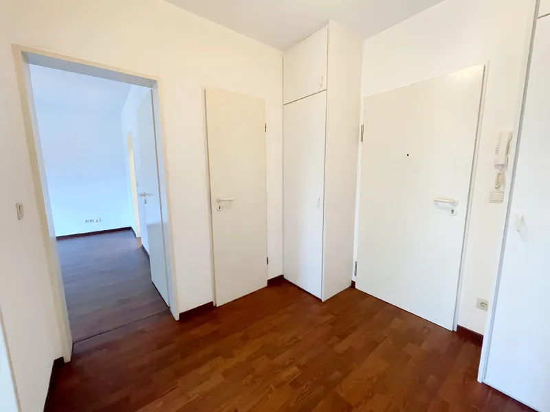 HELLE 2-ZIMMERWOHNUNG MIT GROßEM BALKON ZU MIETEN! - Photo 5