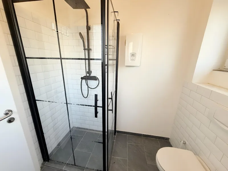 GROßZÜGIGE MASIONETTEWOHNUNG MIT 139 M² IM ZENTRUM ZU MIETEN! - Photo 1