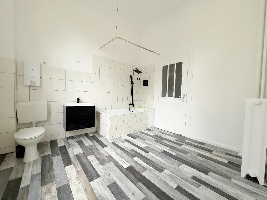 SANIERTE 3-ZIMMERWOHNUNG IM ALTBAU ZU MIETEN! - Photo 3