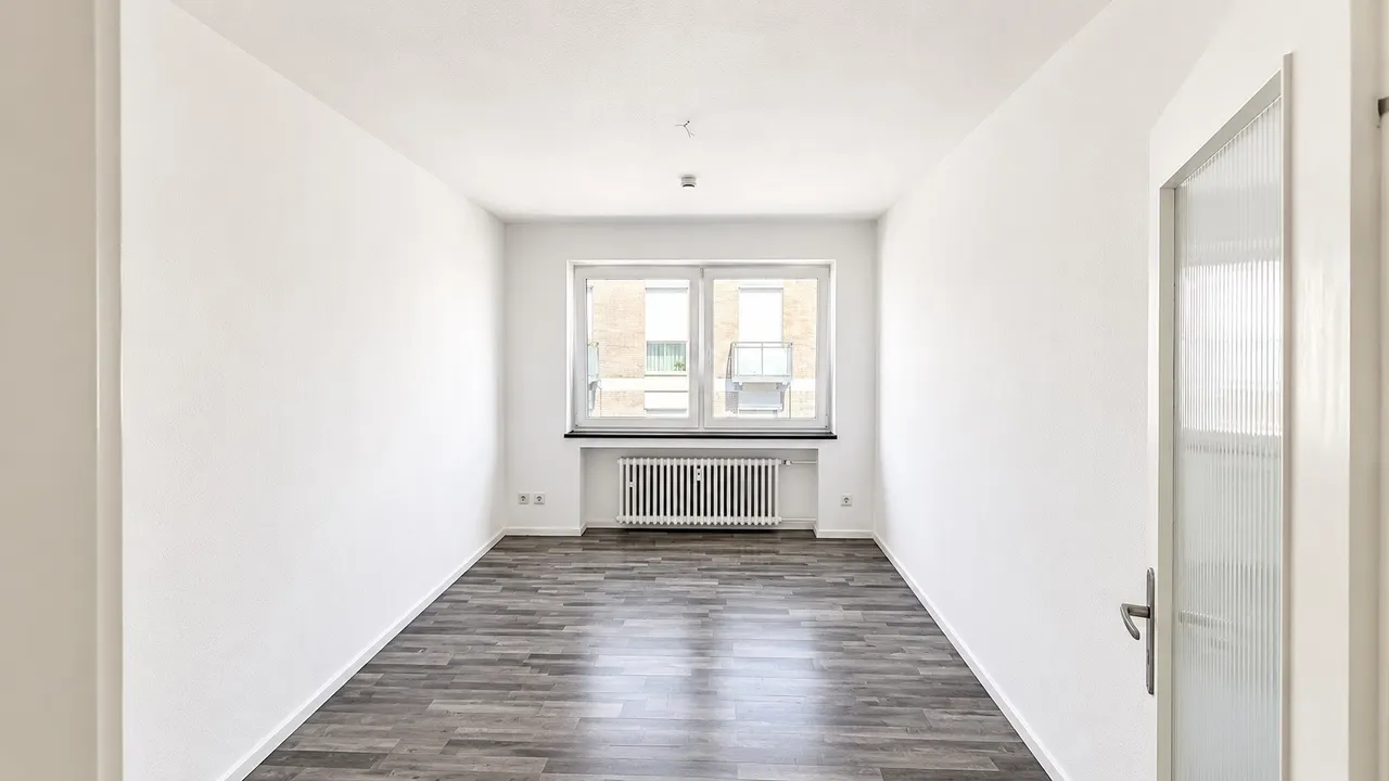 MODERNE 3-ZIMMERWOHNUNG MIT BALKON IM KREFELDER ZENTRUM ZU MIETEN! - Photo 1
