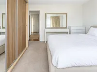 Schlafzimmer 1. OG Links