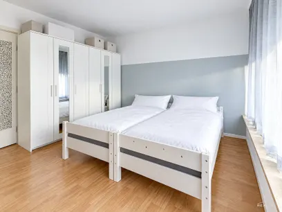 Schlafzimmer 2. OG Links