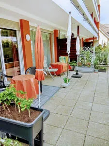 Große & sonnige Terrasse