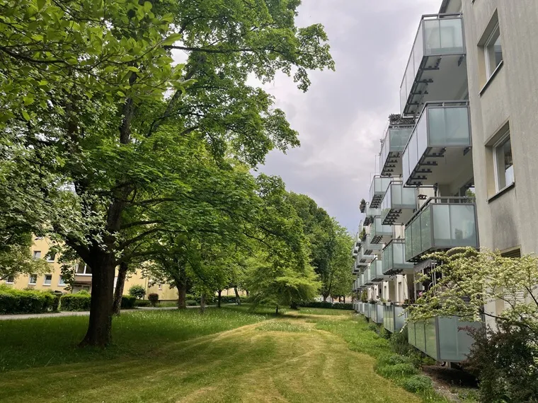 Absolut ruhige und helle 3 Zimmer-Wohnung mit tollem Ausblick Nähe U3-Fürstenried