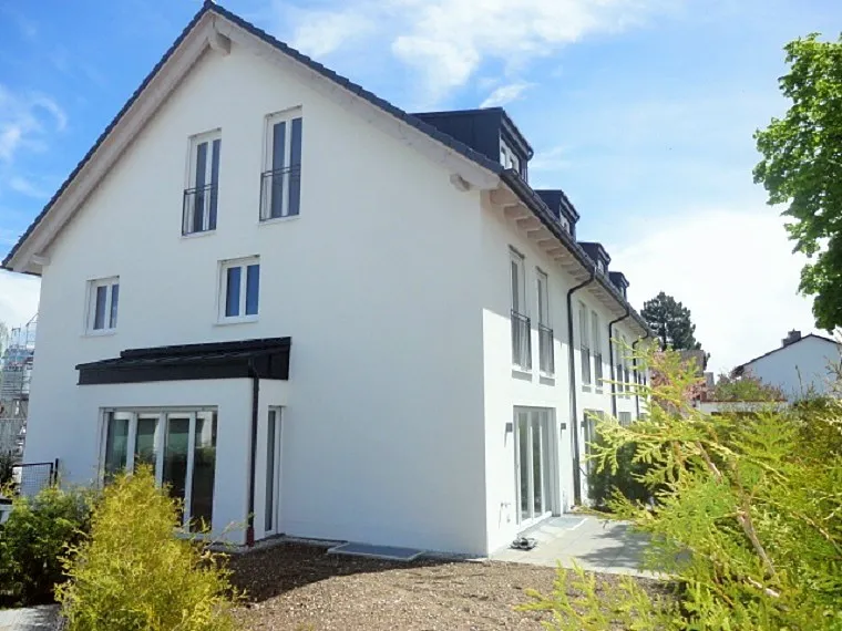 NEUBAU Reiheneckhaus, absolut ruhige SW-Lage mit schönem Garten in Gilching in der Waldkolonie