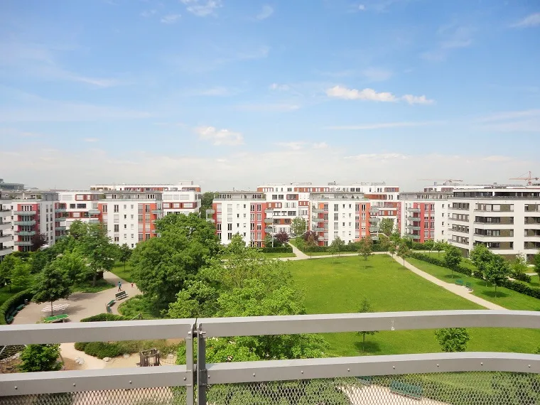 Absolut ruhige und großzügige 3 Zimmer-Wohnung in Süd-Lage mit schönem Balkon direkt am Park