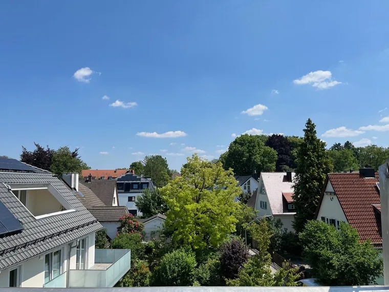 BEZUG nach Komplett Sanierung – absolut ruhige 3,5 Zimmer-Dachterrassen-Wohnung in Solln