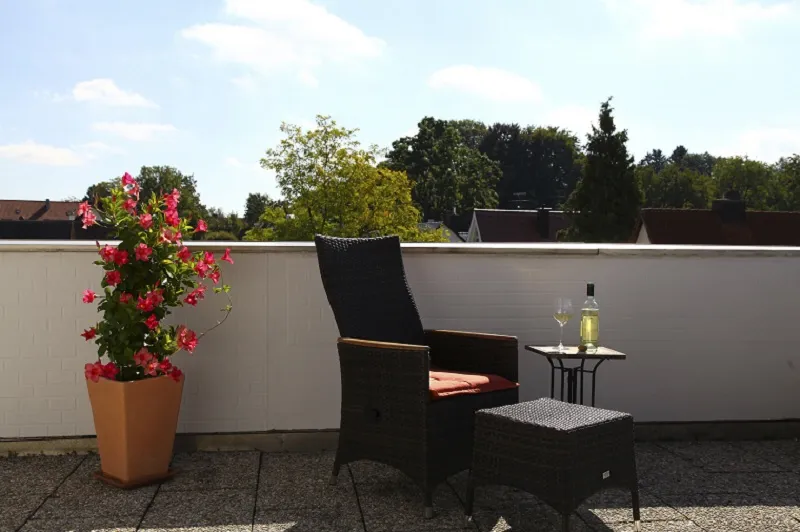 BEZUG nach Komplett-Sanierung – absolut ruhige 3 Zimmer-Dachterrassen-Wohnung in Solln