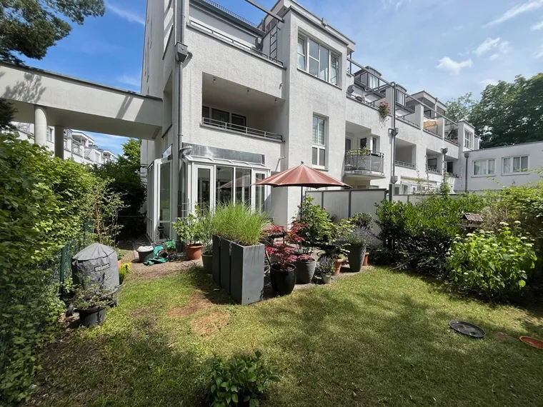 Absolut ruhige und großzügige 2,5 Zimmer-Wohnung mit Terrasse und Garten in Südlage Nähe S-Bahn