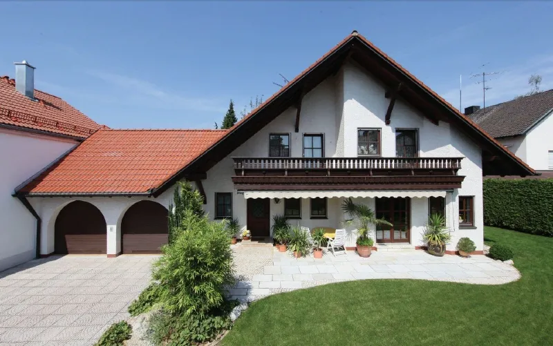 Freistehende Einfamilienhaus-Villa im Landhausstil in Aubing