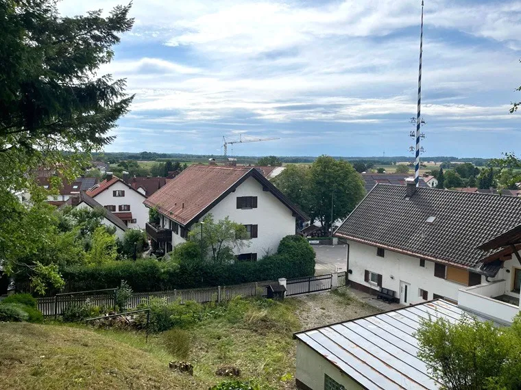 VORANKÜNDIGUNG Absolut ruhiges Grundstück mit sehr gutem Bestand und weiterer Neu-Bebauung