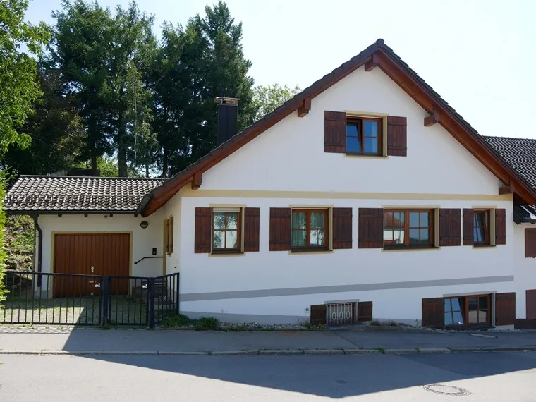 Individuelle und großzügige Architekten DHH in absolut ruhiger Süd-Lage im alten Ortskern