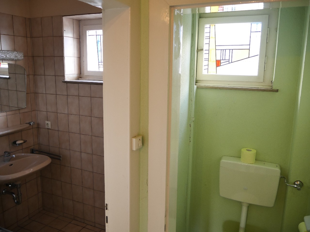 Duschbad mit separatem WC im Obergeschoss