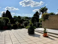 Terrasse mit Grünblick