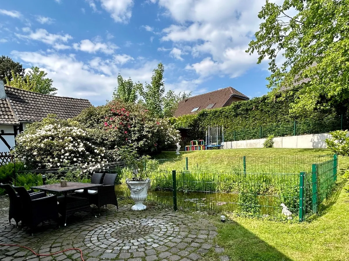 Terrasse mit Teich