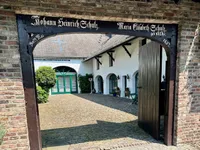 Einfahrt in den Hofbereich