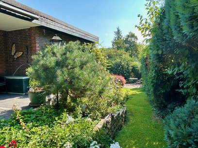 Terrasse mit Zugang zum Garten