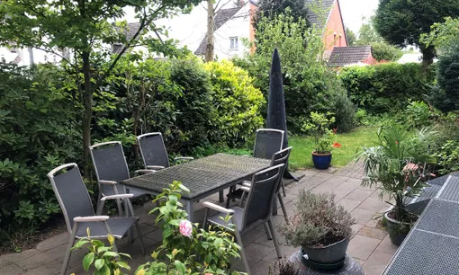 Terrasse mit kleinem Garten