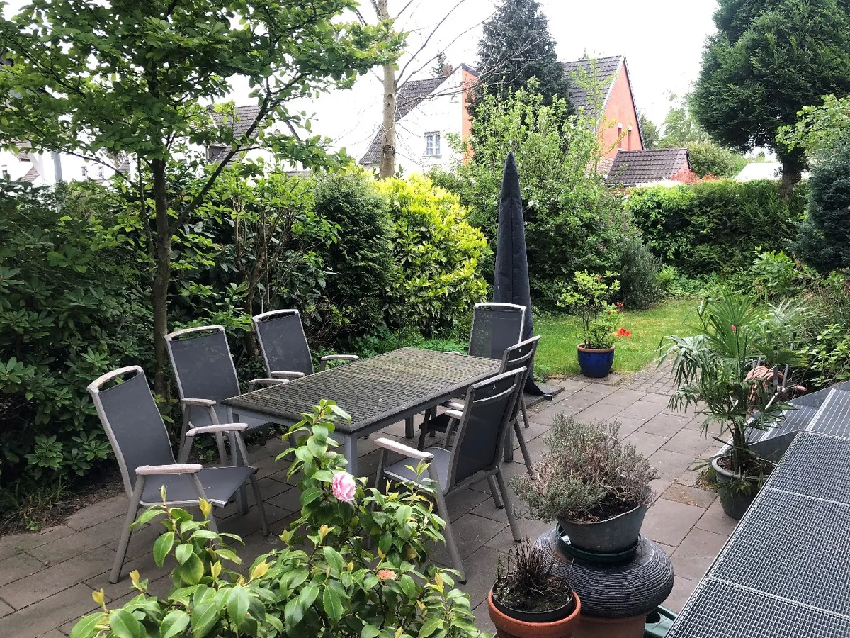 Terrasse mit kleinem Garten