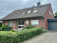 Ansicht mit Garage
