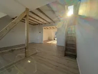 Wohnen Aufgang Spitzboden