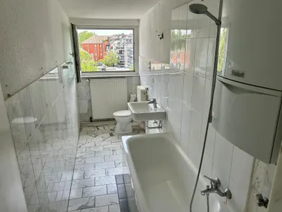 Wannenbad mit Fenster