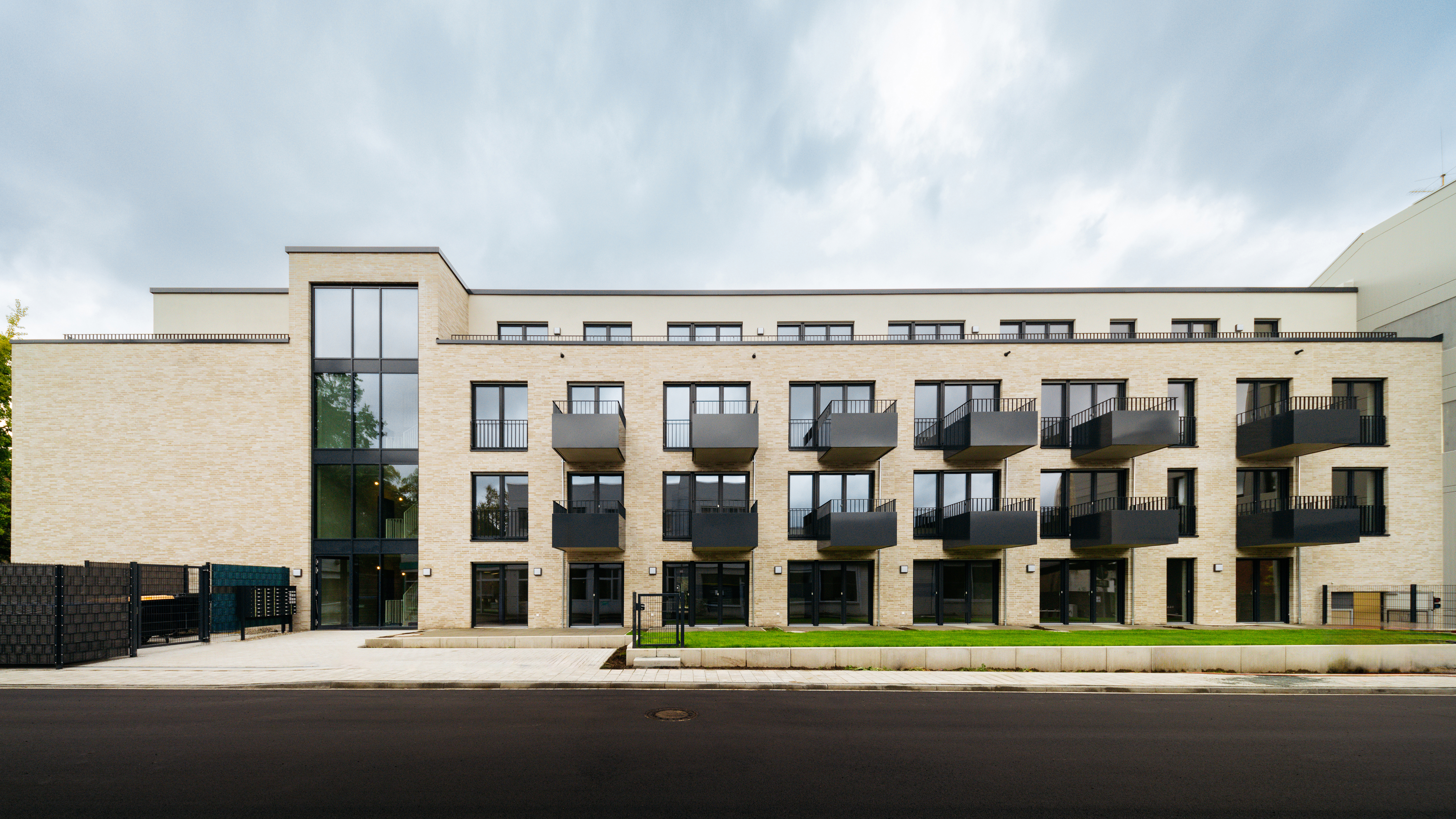 Neubau: 1-Zimmer-Wohnung mit Einbauküche und Terrasse