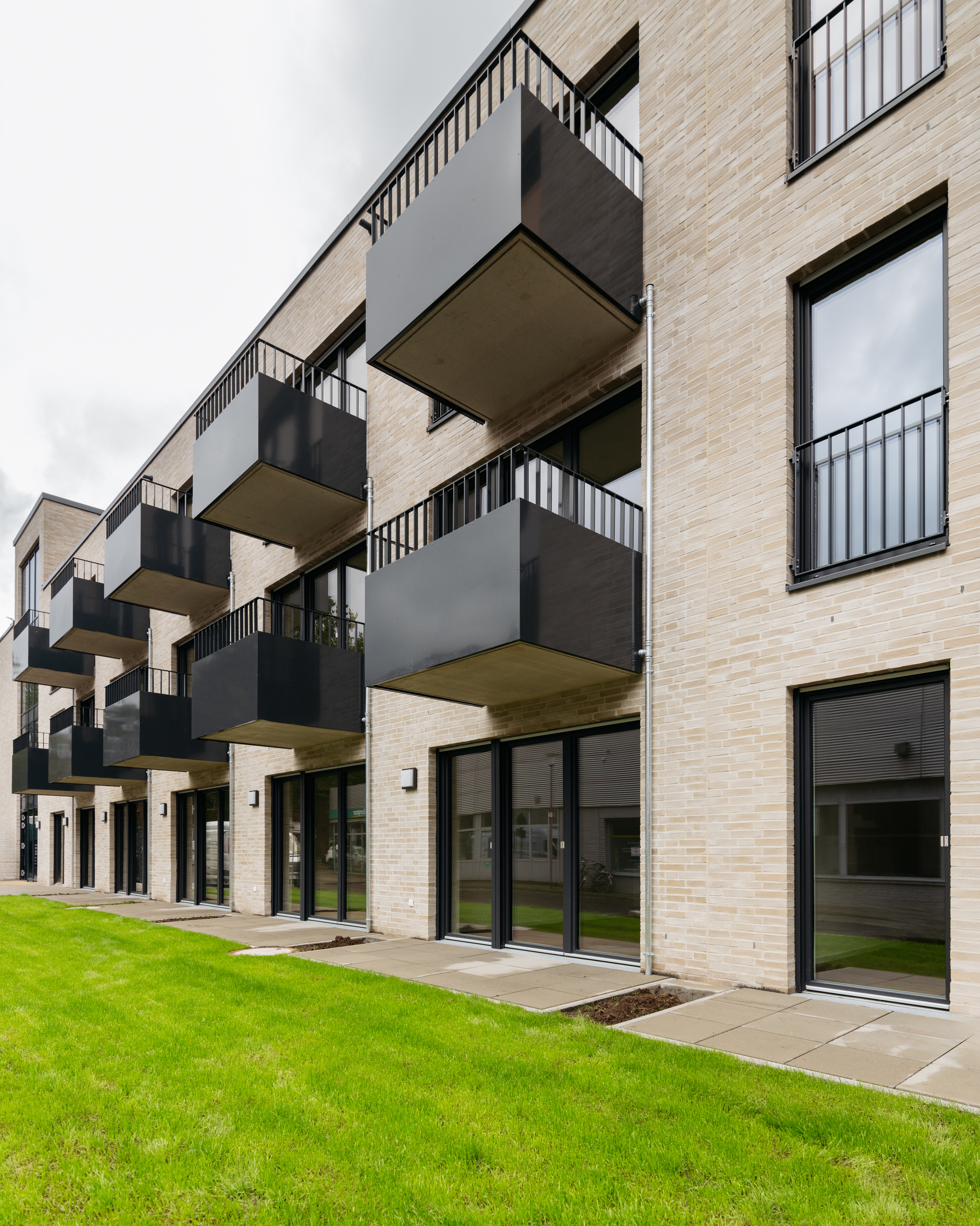 Neubau: 1-Zimmer-Wohnung mit Einbauküche und Terrasse