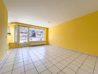 Wohnzimmer mit Balkonzugang